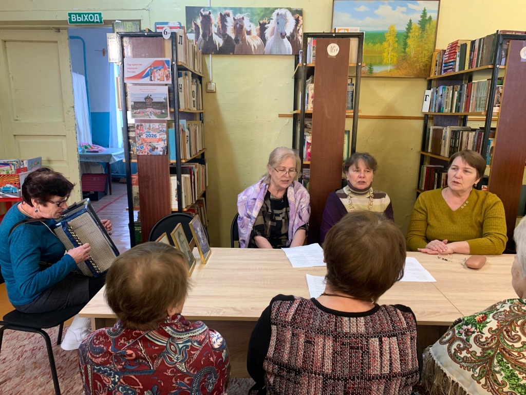 Группа «Светёлка» исполняет под гармоньпесню «Морошка» T_UPq814rRPWw52l3SwSvWogJlJtJ-zzWwGtukmOqvJS00ezdQ8aKRxU46zrjdFUwWqRDZ9FKVWYXZiwbEVuPZFd.jpg