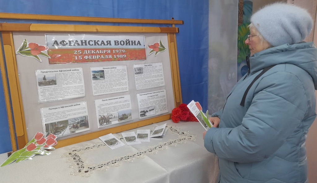 Информационный стенд в Корниловской сельской библиотеке