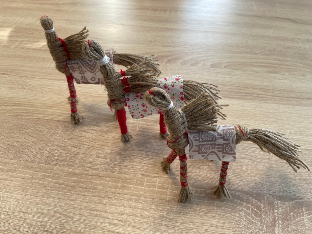 Лошадки гарцуют