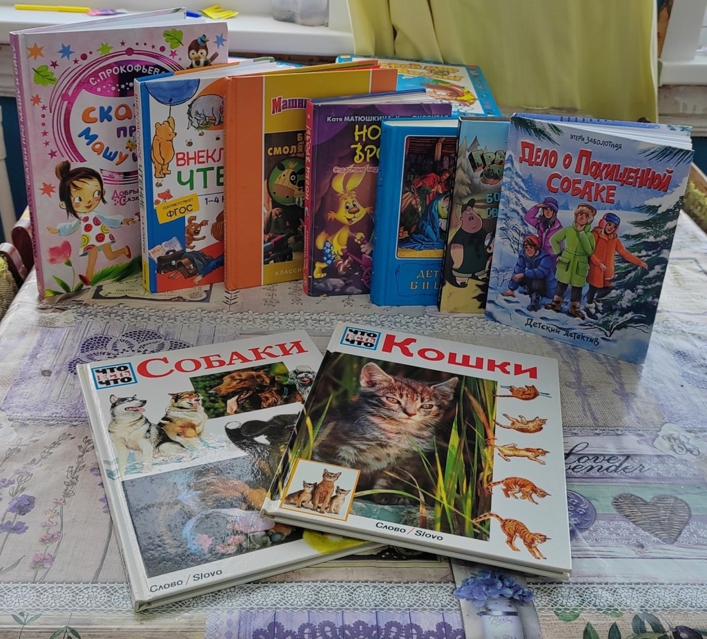 Книги в дар Горковской сельской библиотеке.jpg