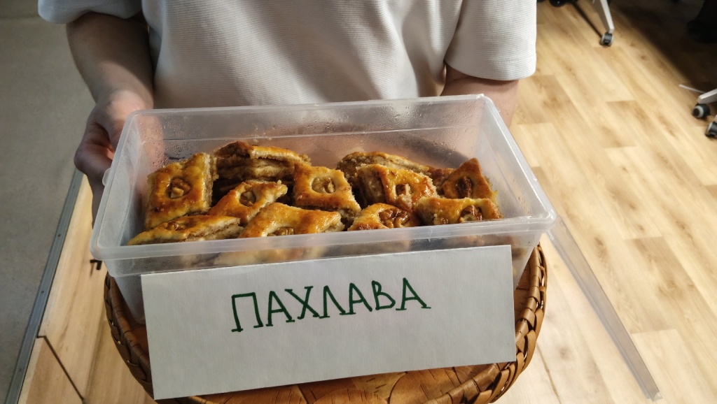 азербайджанская пахлава от семьи Исмайловых.jpg