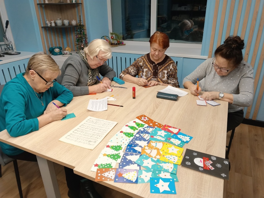 Участницы клуба «Активное долголетие» подписывают открытки hZkNinwaBq-_ZW_bXl2wGjcNIK5LxoWhAv6znEC7v8STg0apQsQ0oERTz5ExVSljnswX6x7OqTluPTtysihEiB63.jpg