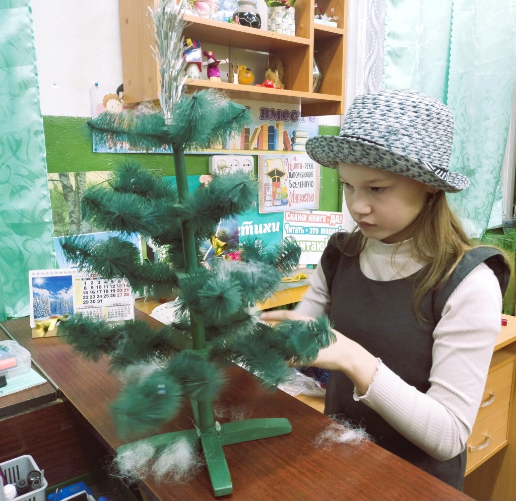 Дети украшают елку в Нижнетоемской сельской библиотеке 5h6DJFJH3ewJkwQ1q8XcE-zWO71zxRtozvLExt-oDA4ZoQZVxOuehqu71rXCspwpXcofnDeIeiUm4Ah6d0GeyFLO.jpg