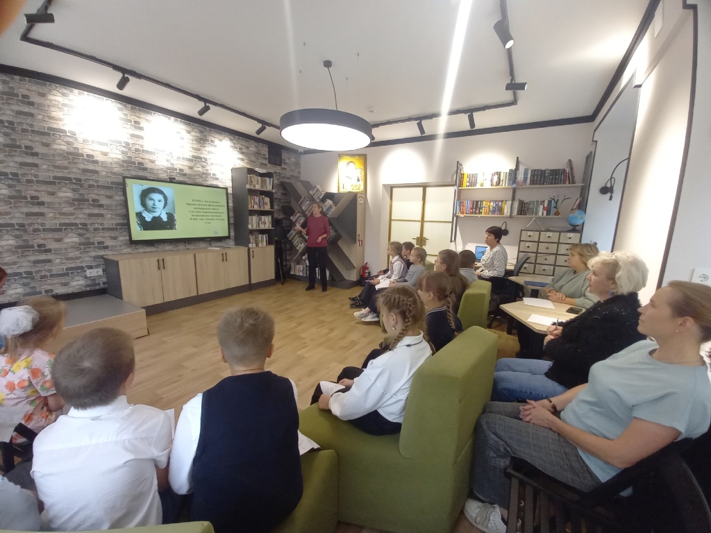 На литературном часе "Заветными тропинками Ольги Фокиной".jpg