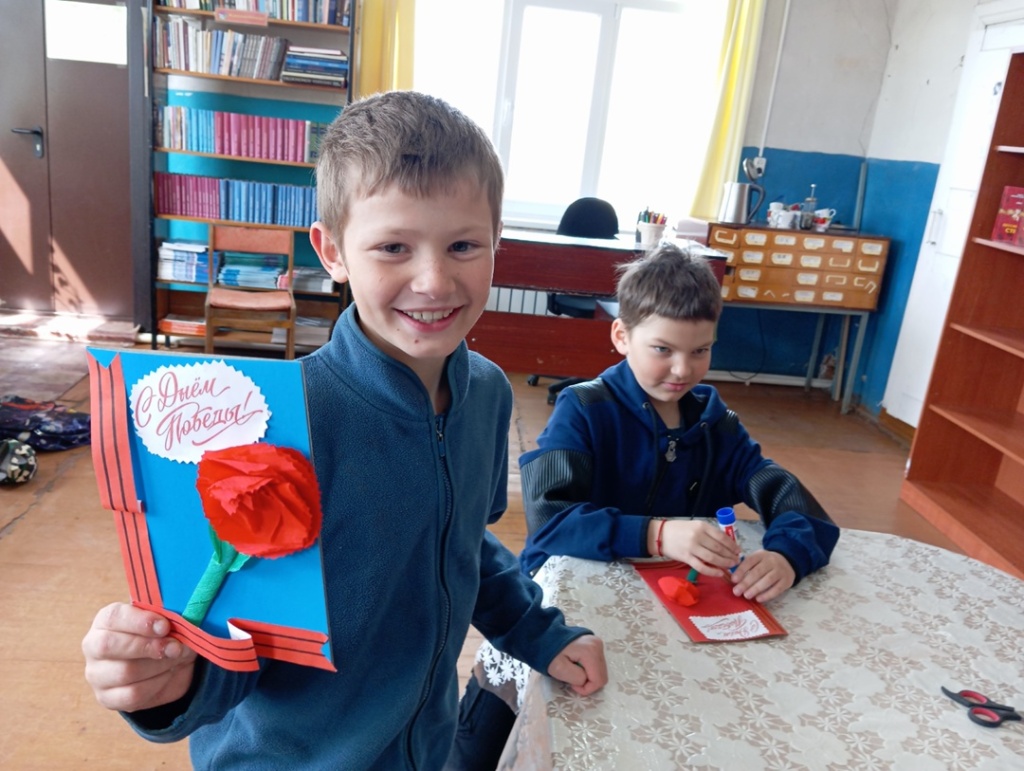 На творческом кружке в Горковской сельской библиотеке.jpg