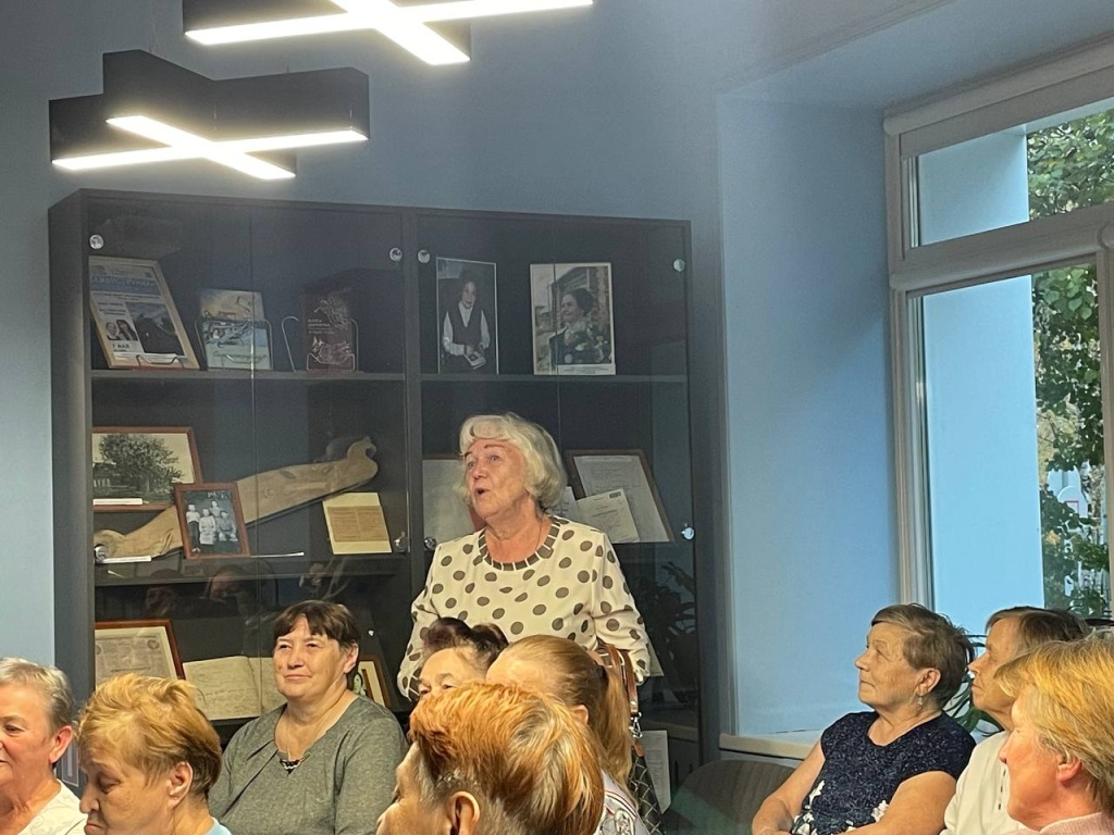 Александра Николаевна Бажукова читает стихотворение aa8c7787-9f46-4078-ba5f-93e7a8c74301.jpg